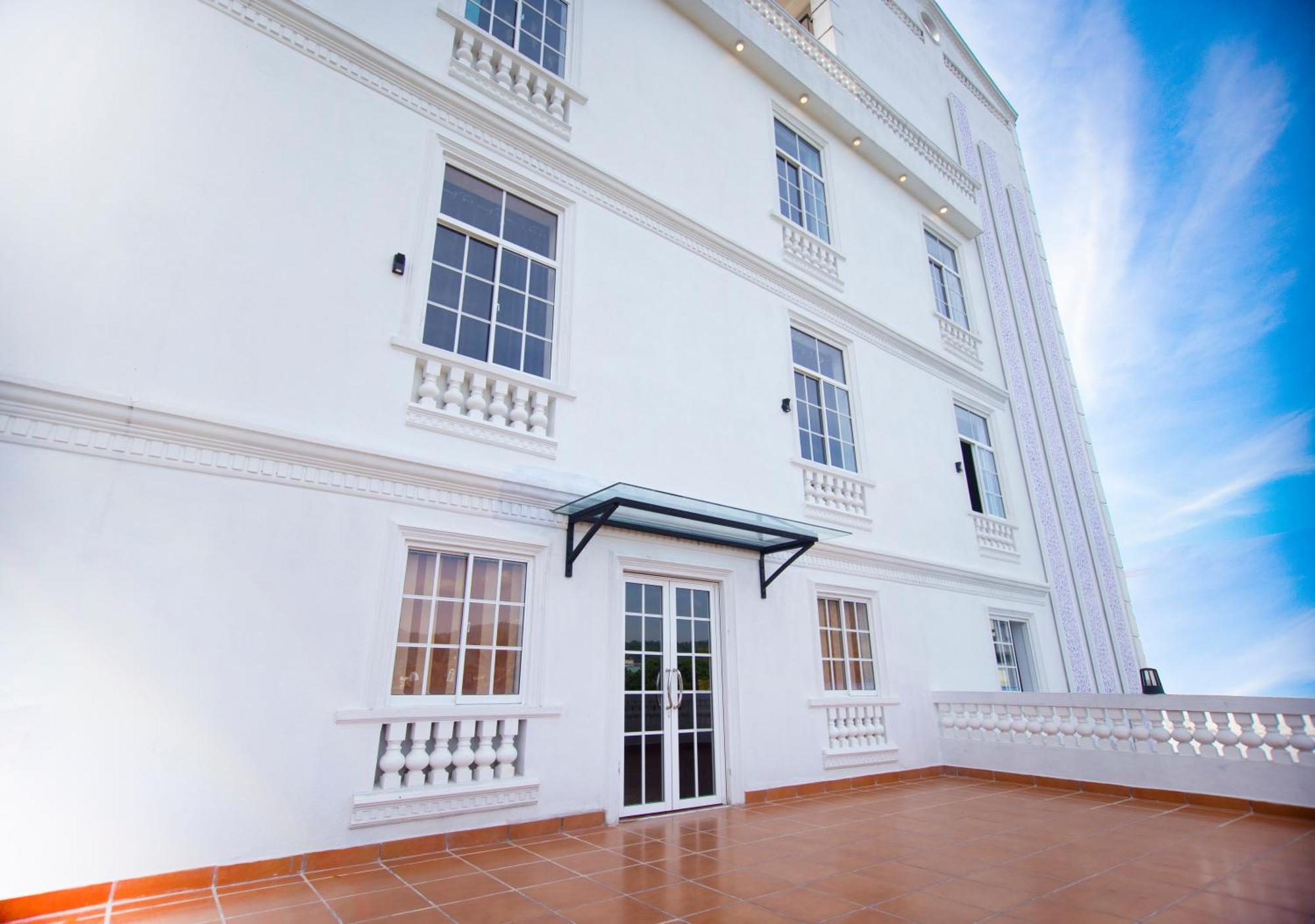 Crown Regency- Badulla Hotell Exteriör bild