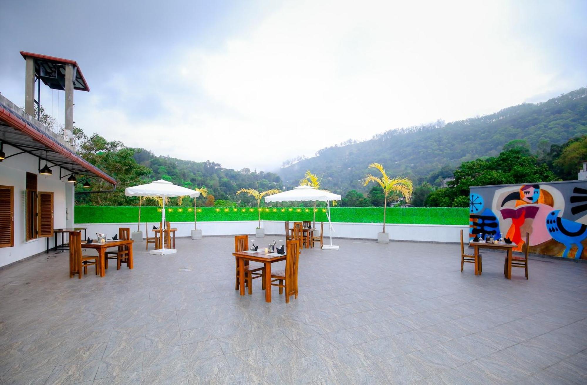 Crown Regency- Badulla Hotell Exteriör bild