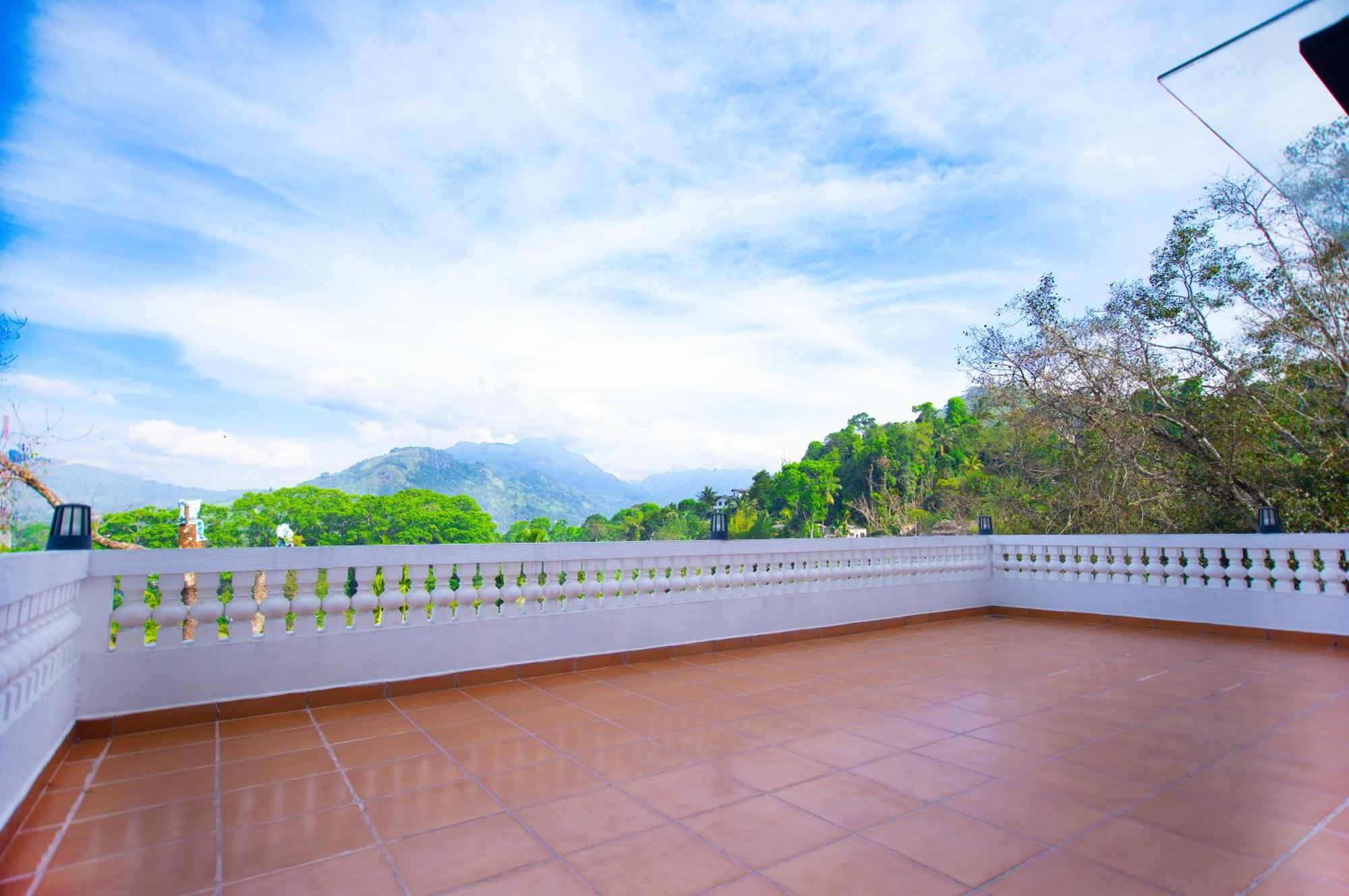 Crown Regency- Badulla Hotell Exteriör bild