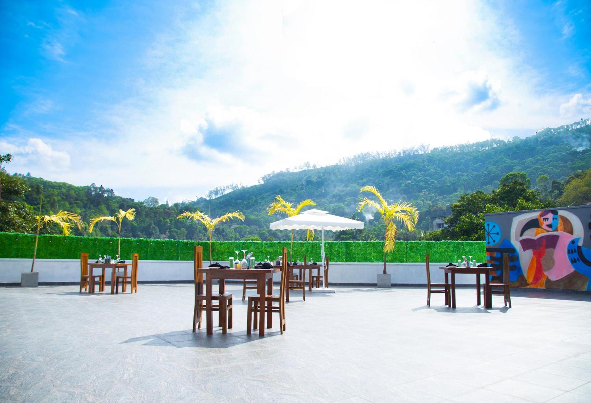 Crown Regency- Badulla Hotell Exteriör bild