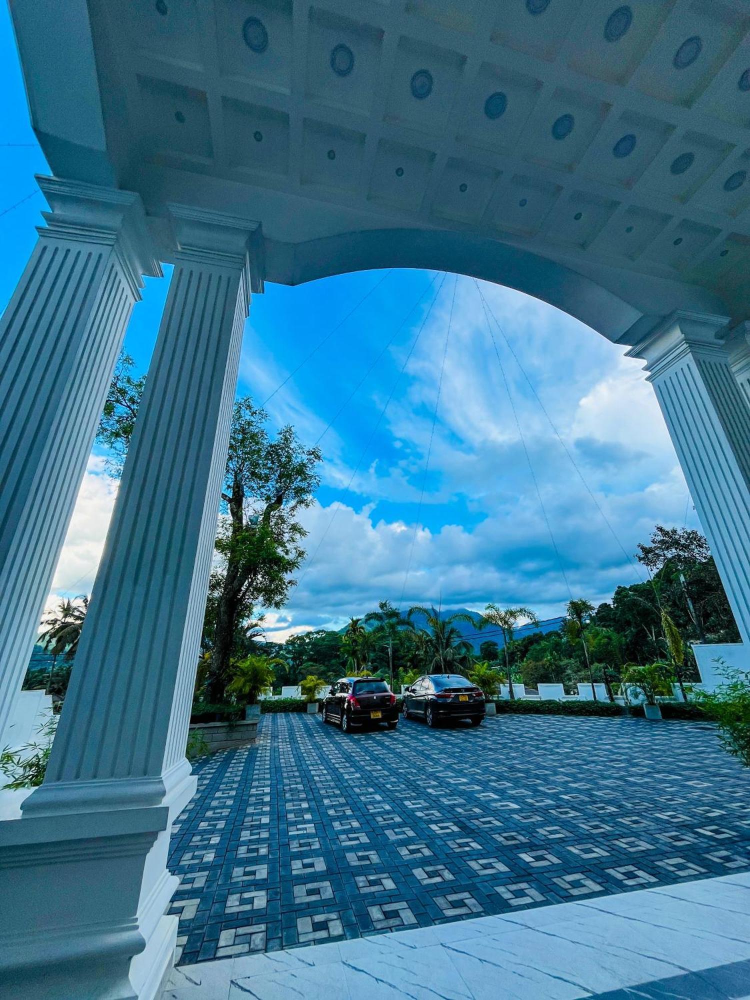 Crown Regency- Badulla Hotell Exteriör bild