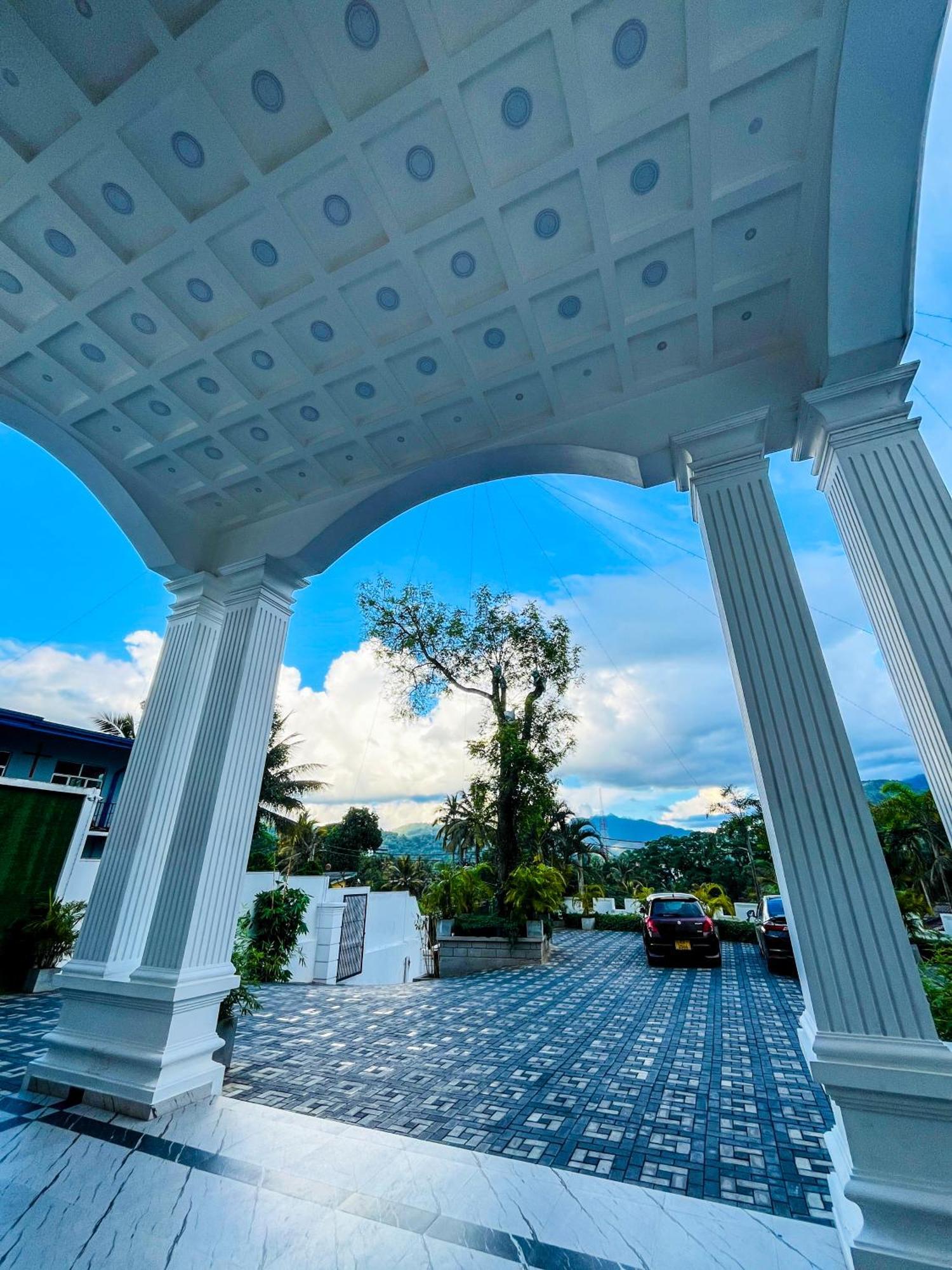 Crown Regency- Badulla Hotell Exteriör bild